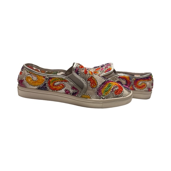 Wanted Red and Orange Slip-On Sneakers Vibrant Canvas Design - Picture 7 of 14